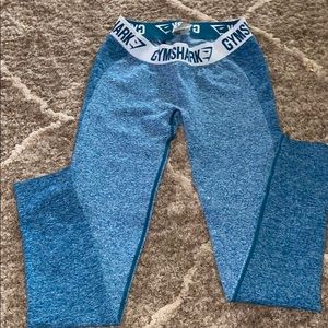 Gym shark leggings